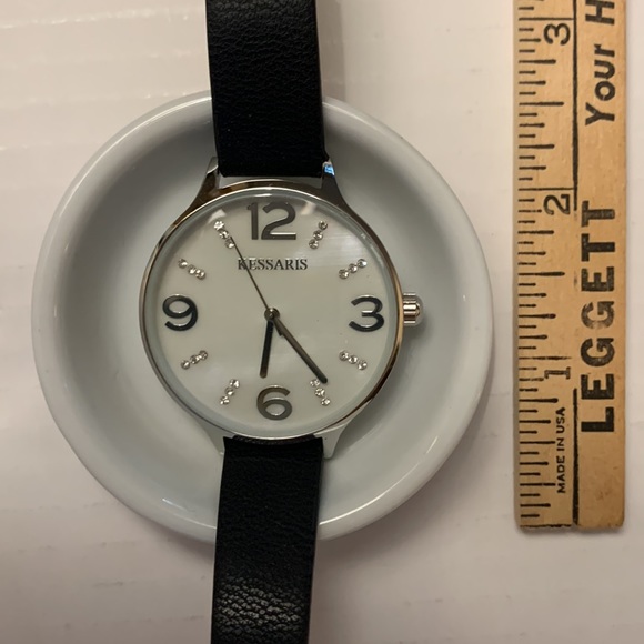 Working watch with black band and opalescent face - Picture 2 of 2